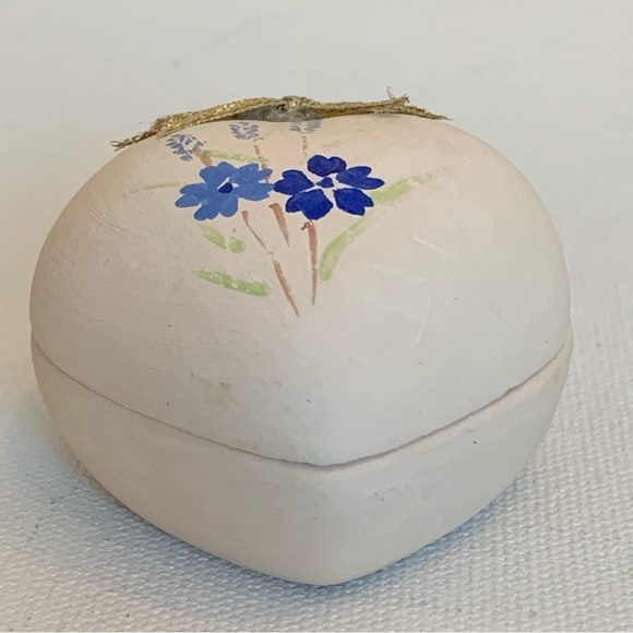 Heart Shaped Bisque Porcelain Trinket Box Blue Flowers Gold Bow Lid Vintage 2"x2 - Picture 12 of 14